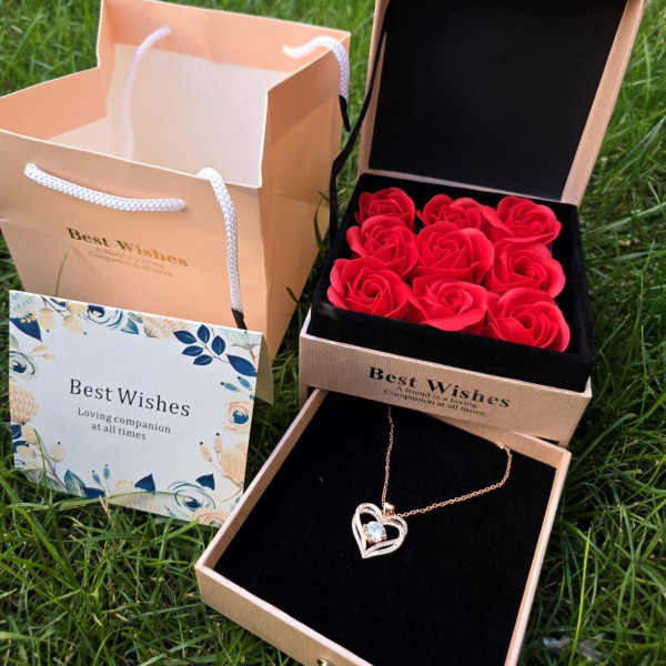 Подарочный набор мыльных роз Best Wishes 9 шт с кулоном, розовый Подарочный набор мыльных роз Best Wishes 9 шт с кулоном, розовый