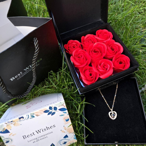 Подарочный набор роз из мыла Best Wishes 9 шт. в черной шкатулке с кулоном-цепочкой Сердце Heart Love Подарочный набор роз из мыла Best Wishes 9 шт. в черной шкатулке с кулоном-цепочкой Сердце Heart Love