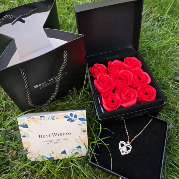 Подарочный набор роз из мыла Best Wishes 9 шт. в черной шкатулке с кулоном-цепочкой Сердце Heart Love Подарочный набор роз из мыла Best Wishes 9 шт. в черной шкатулке с кулоном-цепочкой Сердце Heart Love