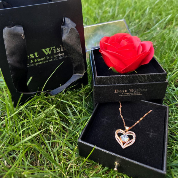 Подарочный набор "I Love You" с вечной розой и колье с подвеской в форме сердца в подарочной коробке Розовый Подарочный набор "I Love You" с вечной розой и колье с подвеской в форме сердца в подарочной коробке Розовый