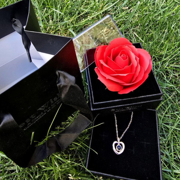 Подарочный набор "I Love You" с вечной розой и колье с подвеской в форме сердца в подарочной коробке Розовый Подарочный набор "I Love You" с вечной розой и колье с подвеской в форме сердца в подарочной коробке Розовый