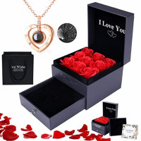 Подарунковий набір троянд із мила Best Wishes 9 шт. у чорній скриньці з кулоном-ланцюжком Серце Heart Love